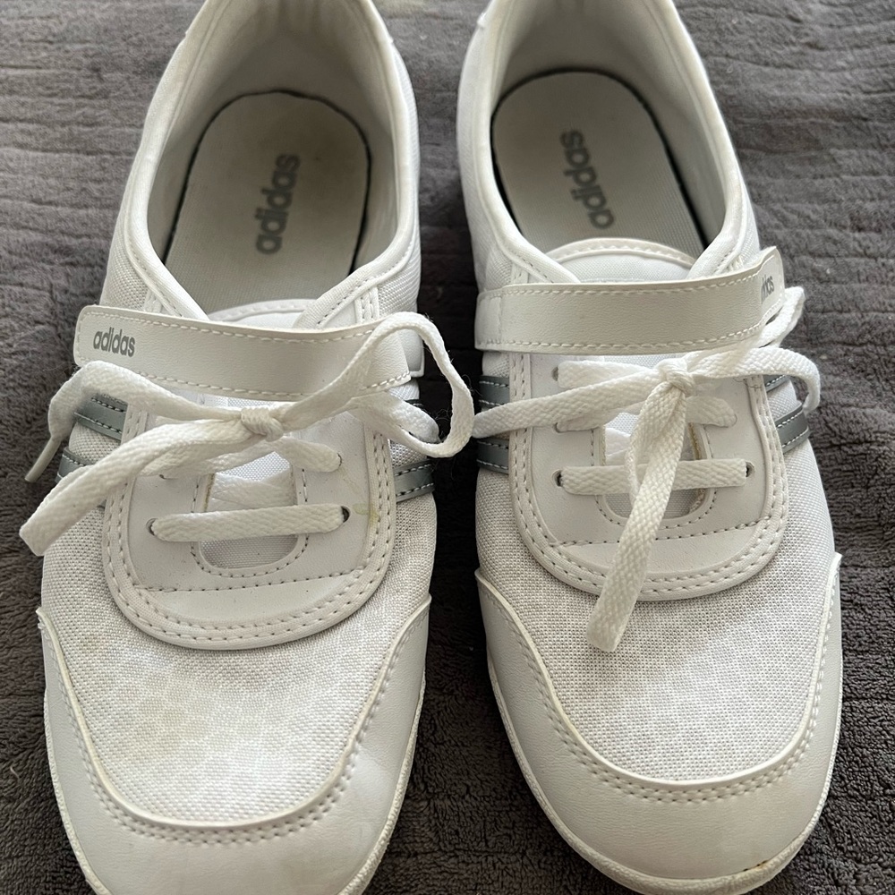 Adidas Diona Slip-on Sneakers in White and Silver SZ 8